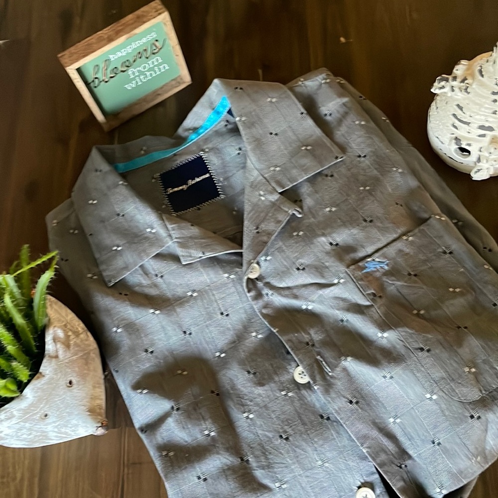 Tommy Bahama Mens button down t shirt